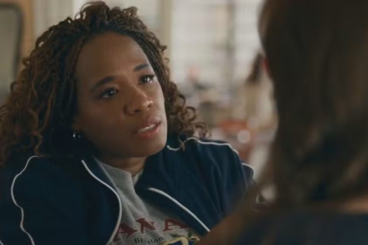 Rosa (Tatiana Tibúrcio) conta para Adriana (Letícia Colin) o segredo que descobriu sobre Pilar (Isabel Teixeira) em 'Quem Ama Cuida'