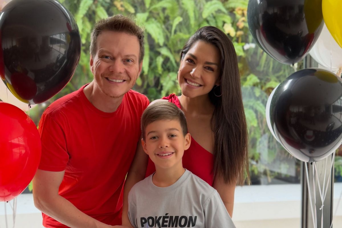 Thaís Fersoza e Michel Teló com o filho