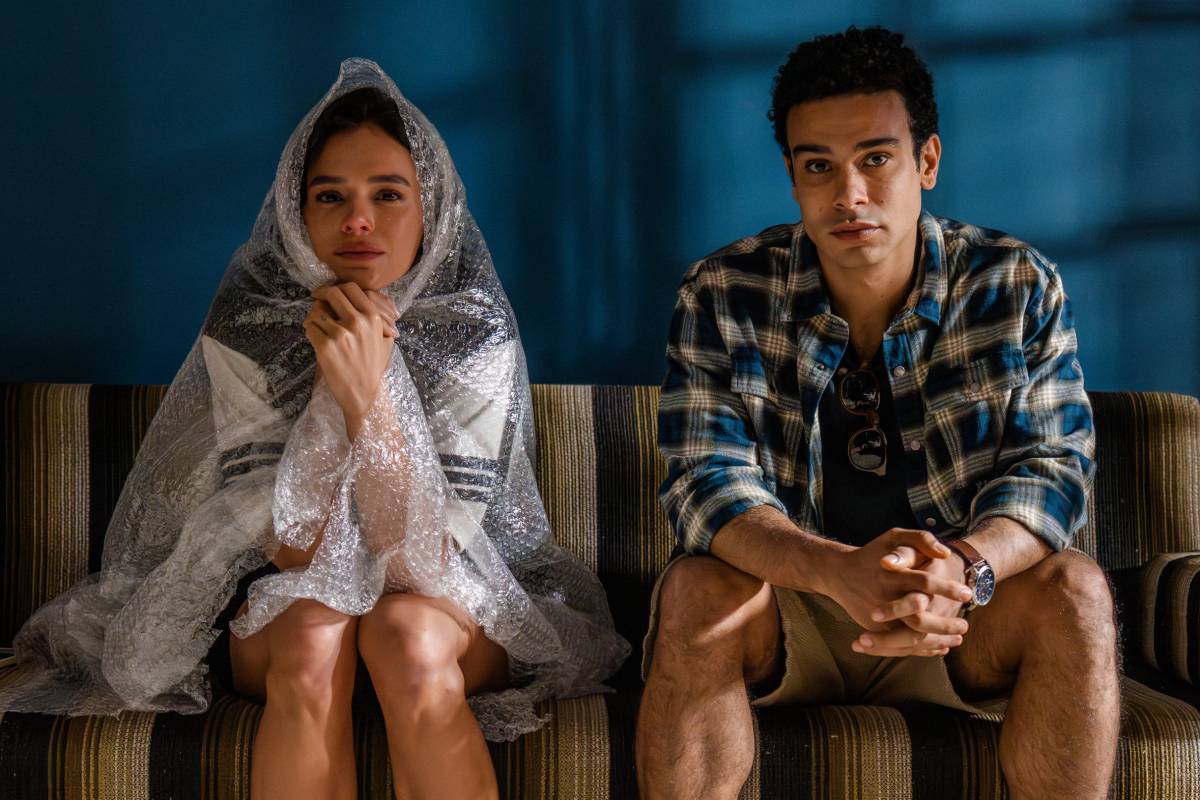 Bruna Marquezine e Sérgio Malheiros na segunda temporada da série original "Amor da Minha Vida"