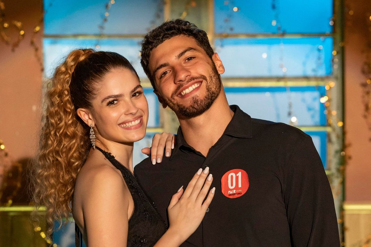 Carol (Mah Duarte) e André (Henrique Barreira) em Quem Ama Cuida