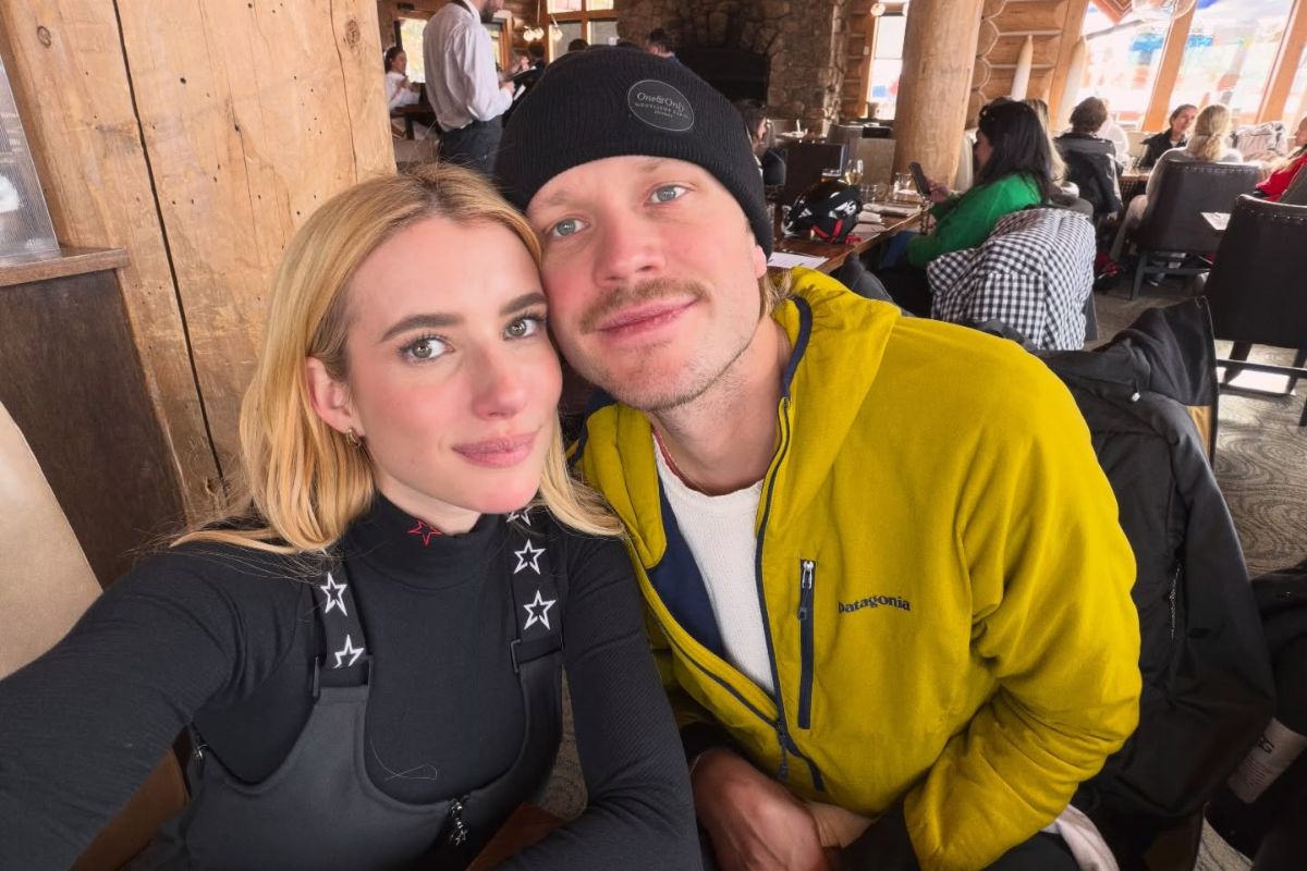 Emma Roberts e Cody John