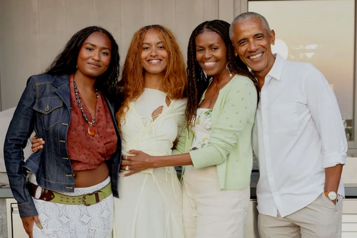 Sasha, Malia, Michelle, Barack Obama