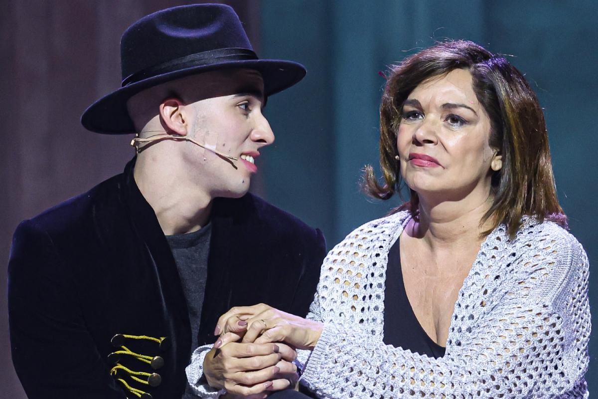 João Pedro Chaseliov e Stella Maria Rodrigues em cena de “Meu Filho é um Musical”, musical sobre Paulo Gustavo
