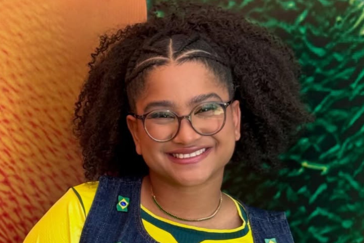 Milena, do BBB 26, sorridente