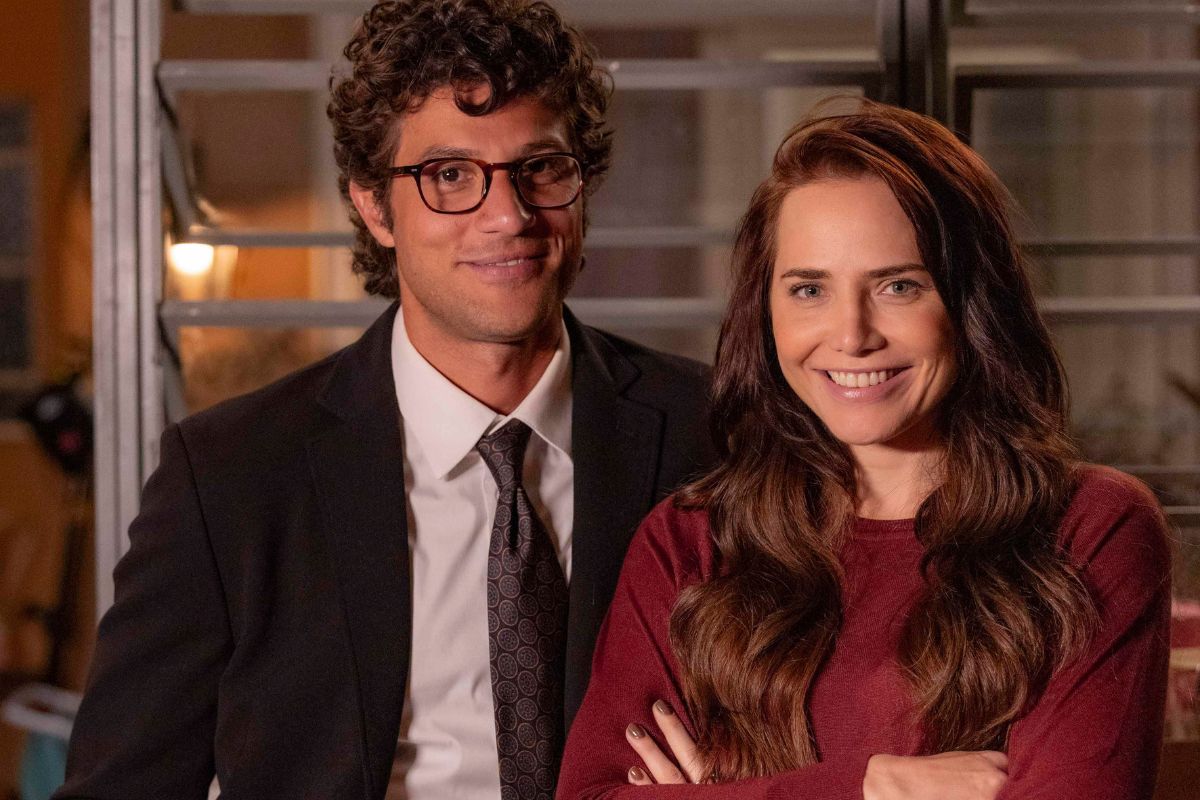 Pedro (Chay Suede) e Adriana (Leticia Colin) em “Quem Ama Cuida”