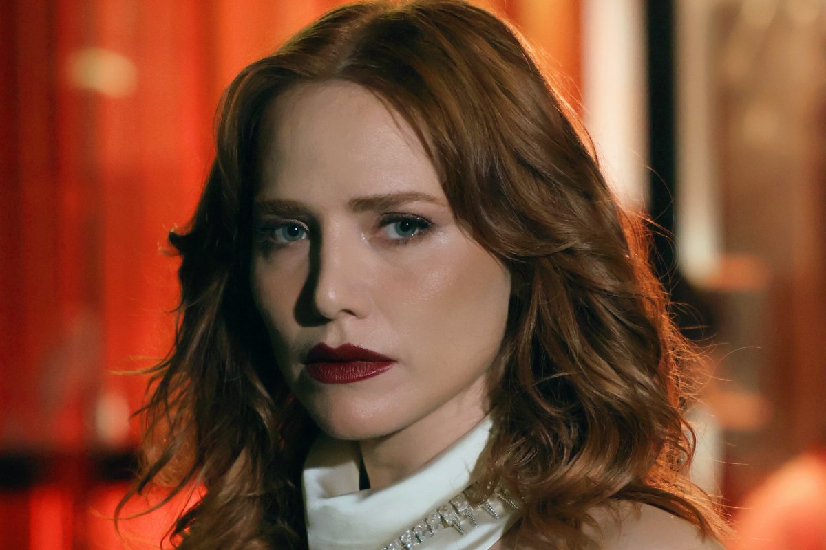 Adriana (Letícia Colin) muda visual como sócia da joalheria em 'Quem Ama Cuida'