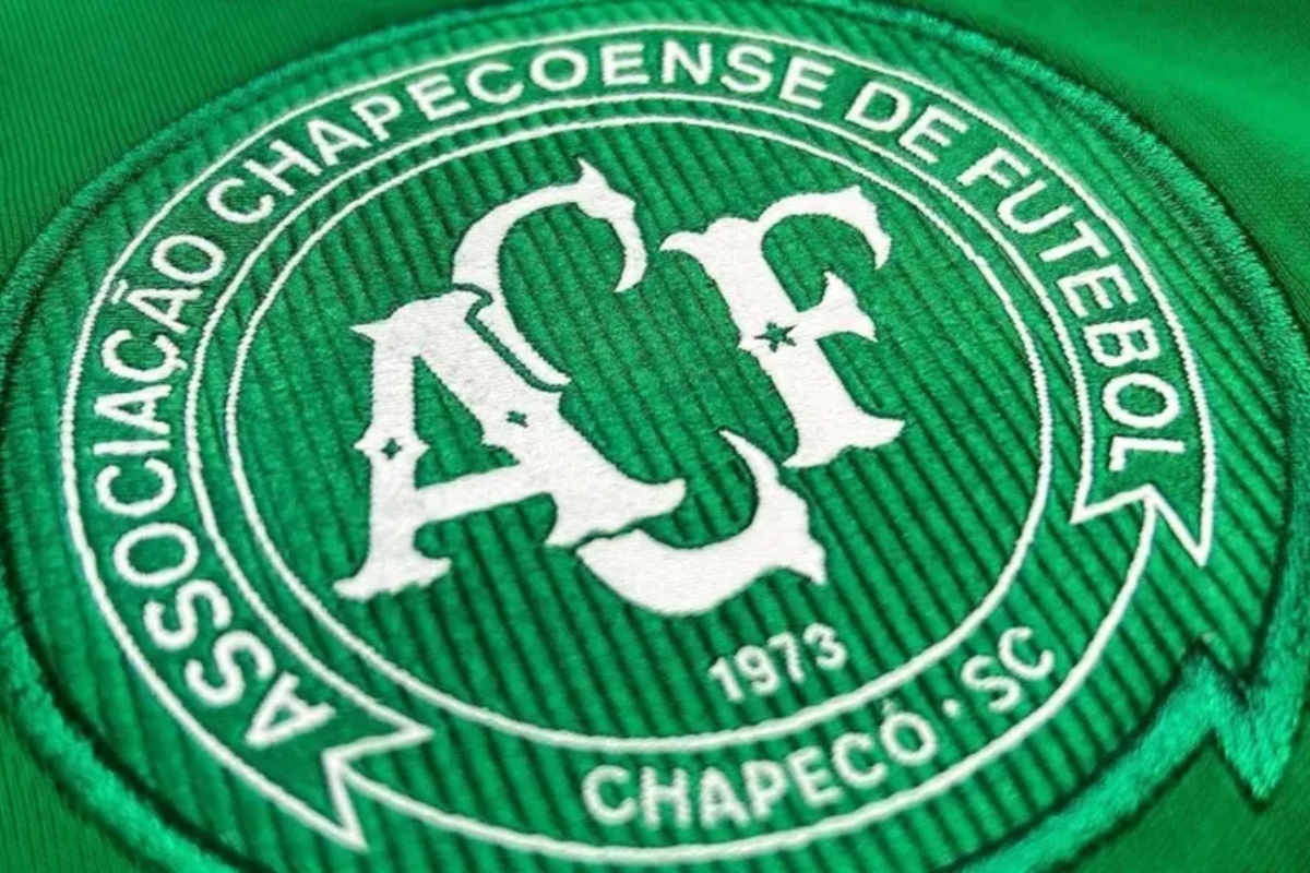 Chapecoense relembra tragédia na Colômbia uma década depois do acidente