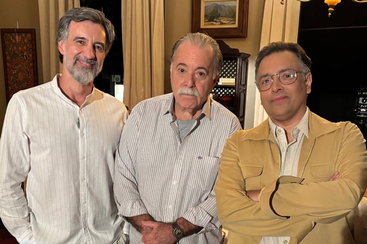 Charles Fricks, Tony Ramos e Rodrigo Fagundes nos bastidores de 'Quem Ama Cuida'