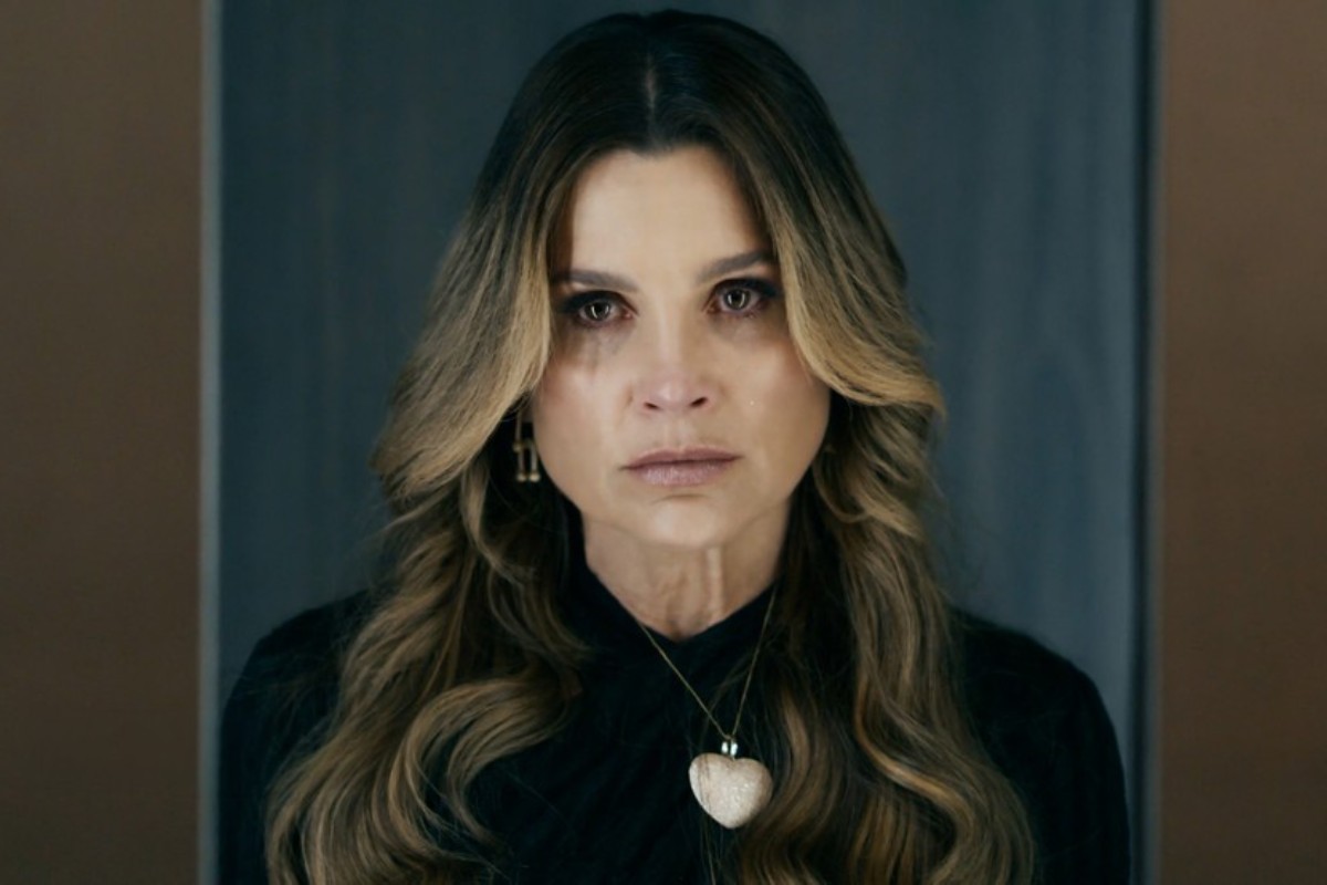 Fábia (Flávia Alessandra) chorando em 'Quem Ama Cuida'