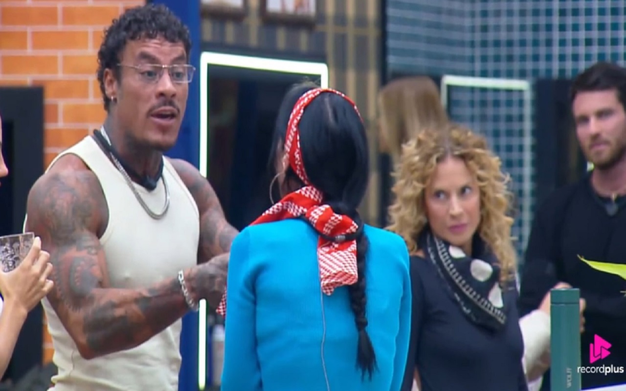 A Fazenda 18: Linguiça vira motivo de discussão entre peões
