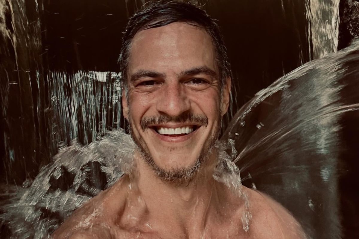 Solteiro, Mateus Solano impressiona ao exibir corpão musculoso