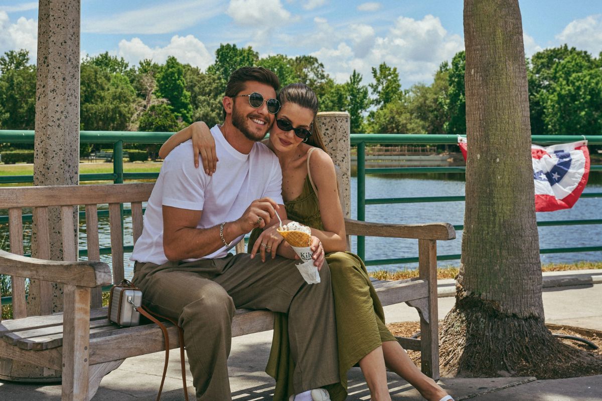 Camila Queiroz e Klebber Toledo