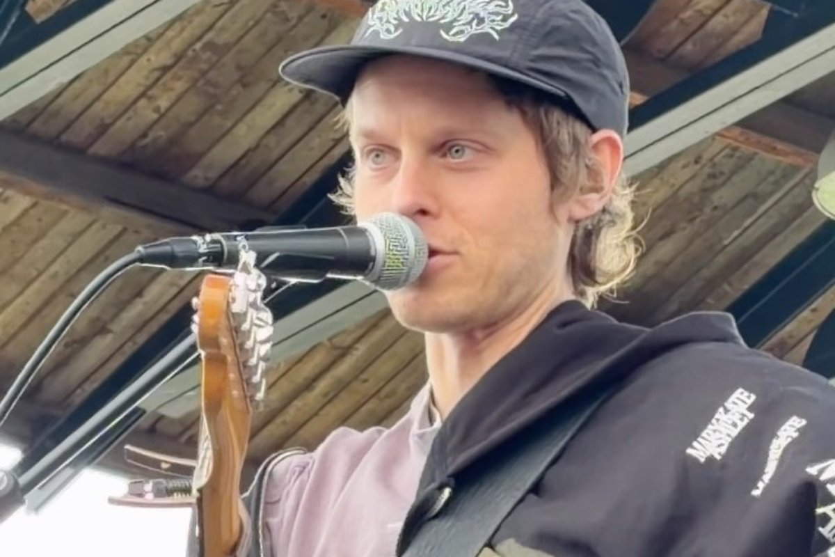 Cantor Jake Luppen revela tumor cerebral e anuncia cirurgia de seis horas acordado