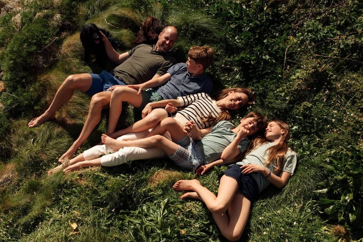 Príncipe William e Kate Middleton com os filhos.