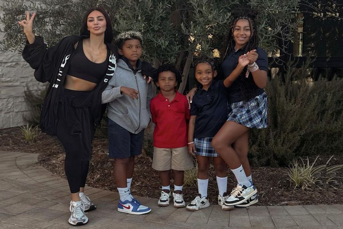 Kim Kardashian com os filhos