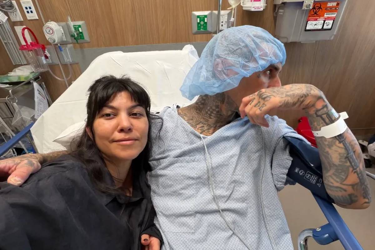 Travis Barker passa por cirurgia de emergência após perda de sensibilidade