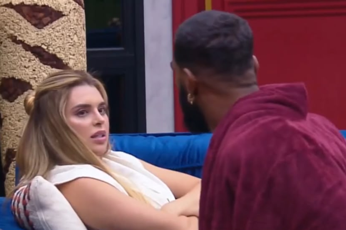 Mônica conversa com Rikardo