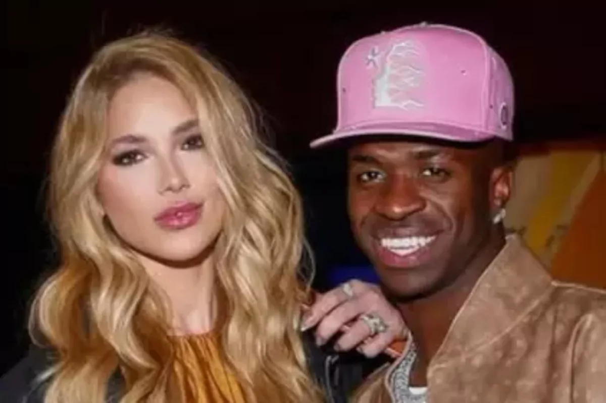 Vini Jr. dá presentes para filhos de Virginia Fonseca